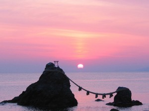 800px-sunrise_of_the_wedded_rocks03